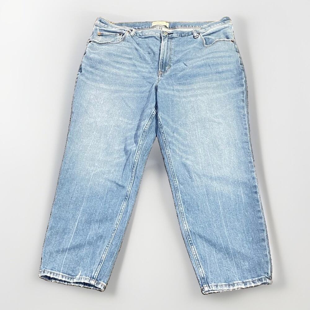 Abercrombie & Fitch The Mom High Rise Light Wash Crop Jeans size 34 18s Short